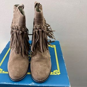 Suede boots with fringe detail.